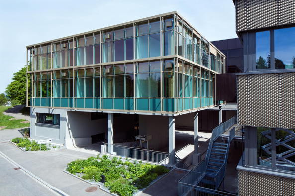Schweiz, Nachhaltige Bauen, ETH Zrich, Neubau, new building, office, HIA Gebude, University, Universitt, Bildung, Studium, Forschung, Wissenschaft, Versuchsbau research building, engineering, wood, timber construction, Holzbau, Campus Hnggerberg, ETH Zrich, Forschungslabor aus Laubholz, Forschung, Hnggerberg, Innovation, timber, Brogebude, House of Natural Resources, Solarfassade, Beton, Brettschichtholz, Laubholz, Zrich, Schweiz, Nachhaltigkeit, komoderne, mml Architekten