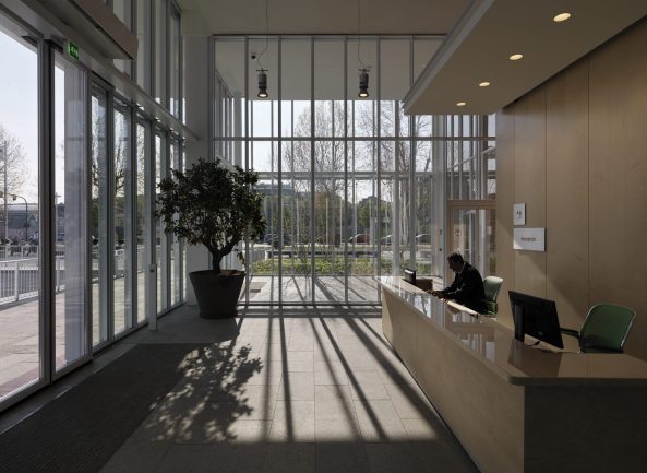 Turin, Italien, Renzo Piano, Intesa Sanpaolo, Neubau, 2015, Fertigstellung, Hochhaus, Turm, tower, highrise, Fassade, Glas, glass, facade, Garten, garden, Verwaltung, office, Bro, gemischte Nutzung, mixed use, variable Nutzung, Infrastruktur, Wintergarten, winter garden, Doppelfassade, double skin facade