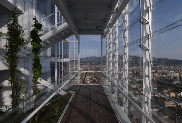 Turin, Italien, Renzo Piano, Intesa Sanpaolo, Neubau, 2015, Fertigstellung, Hochhaus, Turm, tower, highrise, Fassade, Glas, glass, facade, Garten, garden, Verwaltung, office, Bro, gemischte Nutzung, mixed use, variable Nutzung, Infrastruktur, Wintergarten, winter garden, Doppelfassade, double skin facade