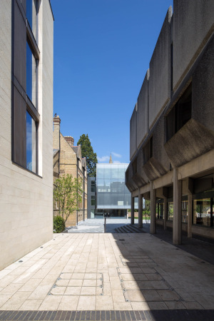 Beton, concrete, stainless steel, Fassade Stahl, Zaha Hadid, Oxford Investcorp Building, Glas, Holz, wood, St. Antony's College