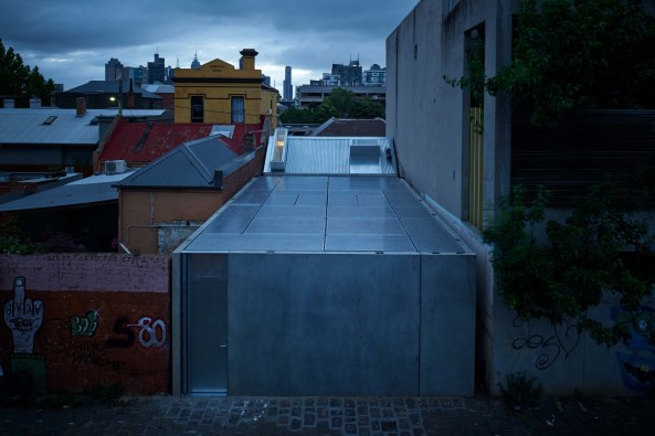 Minihaus, Melbourne, Australien, Australia, Sean Godsell, Green House, Haus, Wohnhaus, Einfamilienhaus, Block, Kubus, cube, Tr, door, Kazuo Shinohara, Hof, courtyard, row house, row, Beton, Licht, light, Belichtung, heritage, Denkmalpflege