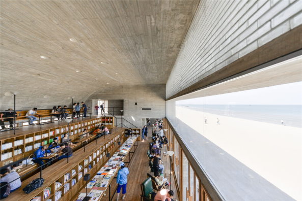 library, Bibliothek, Seashore Library, Nandaihe, China, Vector Architects, 2014, Beton, concrete, solid, pure, Ozean, Strand, Licht, light, Glas, glass, pivot wall, Ausblick, view, Stahl, steel, Dach, Tonnendach, arched roof, Meditation, Holz, wood