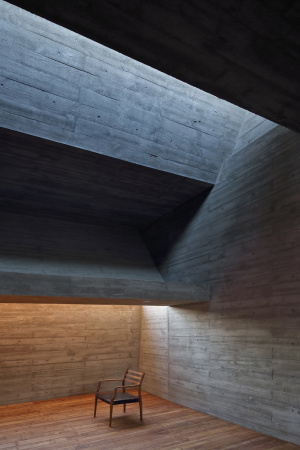 library, Bibliothek, Seashore Library, Nandaihe, China, Vector Architects, 2014, Beton, concrete, solid, pure, Ozean, Strand, Licht, light, Glas, glass, pivot wall, Ausblick, view, Stahl, steel, Dach, Tonnendach, arched roof, Meditation, Holz, wood