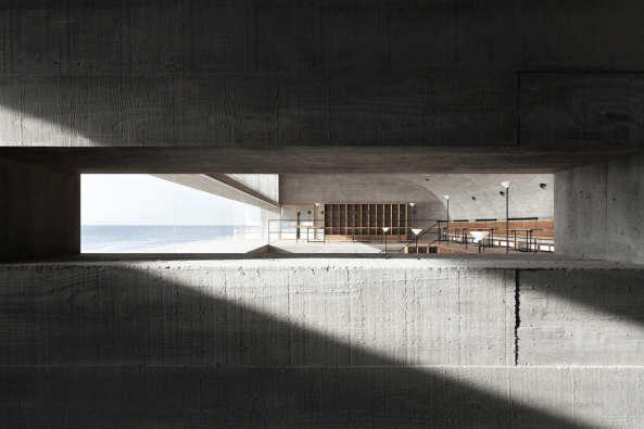 library, Bibliothek, Seashore Library, Nandaihe, China, Vector Architects, 2014, Beton, concrete, solid, pure, Ozean, Strand, Licht, light, Glas, glass, pivot wall, Ausblick, view, Stahl, steel, Dach, Tonnendach, arched roof, Meditation, Holz, wood