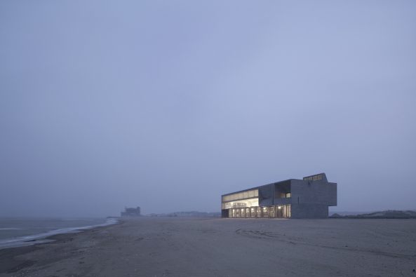 library, Bibliothek, Seashore Library, Nandaihe, China, Vector Architects, 2014, Beton, concrete, solid, pure, Ozean, Strand, Licht, light, Glas, glass, pivot wall, Ausblick, view, Stahl, steel, Dach, Tonnendach, arched roof, Meditation, Holz, wood