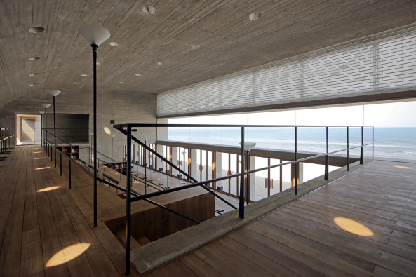 library, Bibliothek, Seashore Library, Nandaihe, China, Vector Architects, 2014, Beton, concrete, solid, pure, Ozean, Strand, Licht, light, Glas, glass, pivot wall, Ausblick, view, Stahl, steel, Dach, Tonnendach, arched roof, Meditation, Holz, wood
