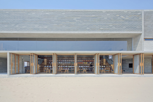 library, Bibliothek, Seashore Library, Nandaihe, China, Vector Architects, 2014, Beton, concrete, solid, pure, Ozean, Strand, Licht, light, Glas, glass, pivot wall, Ausblick, view, Stahl, steel, Dach, Tonnendach, arched roof, Meditation, Holz, wood