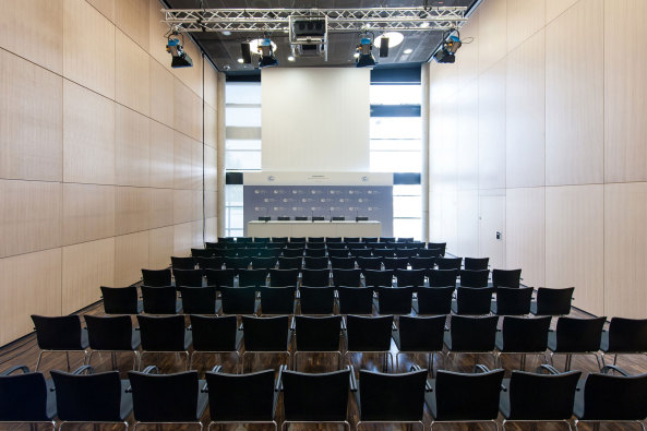 World Conference Center Bonn, Heinle Wischer und Partner, INROS LACKNER SE, Konferenzzentrum, Bonn, Neubauten in Bonn, Regierungsviertel Bonn, Bauskandal, yes architecture, Skandal, Architektur, BauNetz, Baunetz-Meldung, Fertistellungm Erffnung in Bonn, World Conference Hotel, Plenarsaal, Hauptgebude, Platz der Vereinten Nationen, Presseamt der Bundesstadt Bonn, Conference Center Management GmbH BonnCC, WorldCCBonn, Arbeitsgemeinschaft Heinle Wischer Gesellschaft fr Generalplanung mbH und Inros Lackner AG, Baukosten, Bhnentechnik