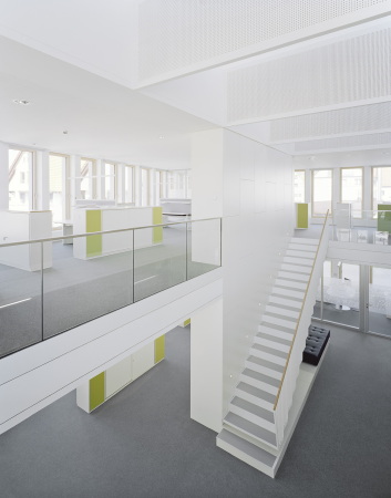 S��en, KSK G�ppingen, G�ppingen, dauner rommel schalk, Neubau, Kompetenzcentrum, Wei�, white, Fassade, facade, Muschelkalk, Naturstein, Natursteinfassade, Licht, Belichtung, light