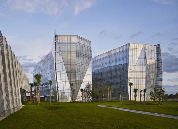 Glasfassade, Vorhang, Metallrauten, Sonnenschutz, FBI Headquarter South Florida, Florida, Krueck+Sexton, Chicago, H, Grundriss, geheim, kristallin, Beton, concrete, glas, facade, restored Wetlands, Landschaftsgebiet