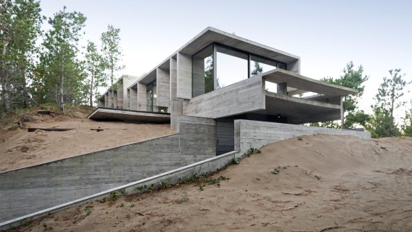 Wein House, Wohnhaus, Haus, Wohnen, housing, house, Buenos Aires, Beton, concrete, Casa, Wald, Landschaft, D�nen, dunes, forest, Villa, Hang, Erschlie�ung, Rampe, ramp, beam, Balken