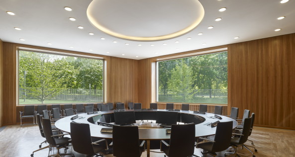 Innenministerium, Berlin, Müller Reimann Architekten, 2015, Ministry of the Interior, Büro Verwaltung, Office, Neubau, Steinfassade, Naturstein, Band des Bundes, Demokratie, steinern, verschlossen, Architecture, concrete, stone, monumental, gmp, Moabiter Werder, Bundesrepublik Deutschland, Bundesamt fu&#x308;r Bauwesen und Raumordnung, Spreebogen, Stadtbahn, Bundeskanzleramt, Stefan Müller, Thomas de Maizière, Spangen, streng, Ministerium, Wettbewerb