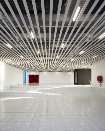 cultural center, Belgien, Andenne, Label Architecture, Ausstellung, exhibition, office, Bro, Fluss, river, Landschaft, landscape, Holz, wood, Fassade, facade, Schwarz, Fotografie, Fotodruck, Glas, glass, Beton, concrete