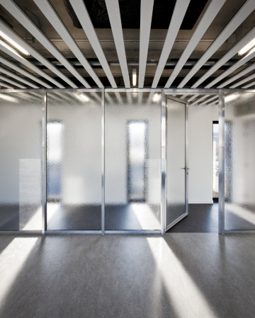 cultural center, Belgien, Andenne, Label Architecture, Ausstellung, exhibition, office, Bro, Fluss, river, Landschaft, landscape, Holz, wood, Fassade, facade, Schwarz, Fotografie, Fotodruck, Glas, glass, Beton, concrete