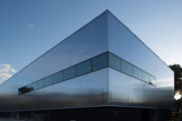 Garage, Moscow, Moskau, OMA, Rem Koolhaas, Umbau, Erneuerung, Museum, Ausstellungshaus, Museum of Contemporary Art, Vremena Goda Pavilion, Rem Koolhaas, Timur Shabaev, Form Bureau, Buromoscow, Werner Sobek, dUCKS, Les claireurs, Konstantin Melnikov, exhibition space, 2015, Kunst, Art, Fassade, Spiegelungen, Otr, Konstruktivismus, Yuri Palmin, Egor Slizyak, Denis Sinyakov, David X Prutting, Timur Shabaev