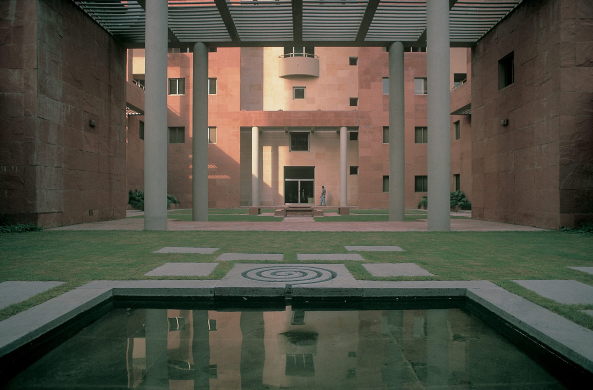 Zum Tod von Charles Correa, Indien, Architekt, architect, associates, Aga-Kahn-Museum, Jawahar Arts Centre, Mumbai, India, modernism, modernity, Kanchanjunga Apartments, Delhi, Gandhi Ashram, Regionalismus, Regionalism, Hindustan, concrete, Beton, Wasser, BAssin, British Council, Secunderabad, urban planner, Robert Wilson, Royal Gold Medal, MIT, Ismaili Centre