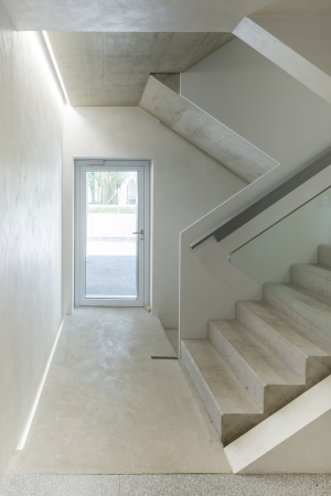 6600, Locarno, Schweiz, 2014, 2015, Neubau, Wohnungsbau, housing, lake, ascona, new building, See, Aussicht, Casa Bianca, Buzzi studio darchitettura, Residenza Trentacinque, weiss, weisse Fassade, Fertigteile, Beton, Raster, Grid, concrete, pre fabricated, Switzerland, Schweiz, Schachbrett, Anlage, Wohnanlage, Rusca neighbourhood, pilotis, Carrara marble, Marmor, Hochbau, Seeblick