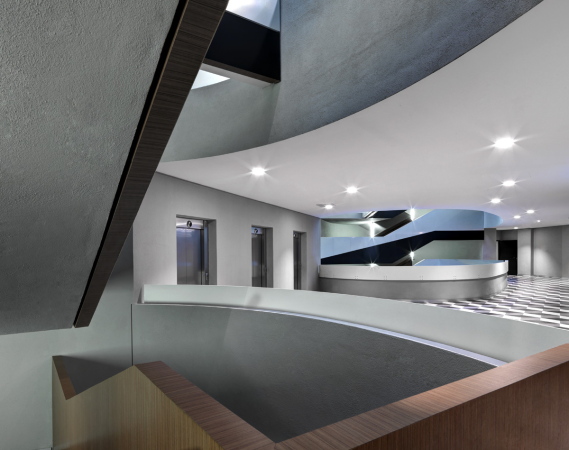 giussaniarch, Roberto Giussani, Andrea Balestrero, Andrea Martiradonna, Mailand, Milan, Neubau, Data centre, centre, office, B�ro, Verwaltung, Muster, Farbe, Kacheln, Platten, Einschnitt, cut, facade, void, silence, Stille, Ruhe, Foyer, Atrium, Gewegung, Flow, movement, 2015, �bergang, transition, innen au�en, glas, flass, Milchglas, Milano, 20132, Via Siusi 7, Italy, Italien, S�deuropa