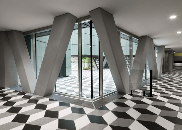 giussaniarch, Roberto Giussani, Andrea Balestrero, Andrea Martiradonna, Mailand, Milan, Neubau, Data centre, centre, office, B�ro, Verwaltung, Muster, Farbe, Kacheln, Platten, Einschnitt, cut, facade, void, silence, Stille, Ruhe, Foyer, Atrium, Gewegung, Flow, movement, 2015, �bergang, transition, innen au�en, glas, flass, Milchglas, Milano, 20132, Via Siusi 7, Italy, Italien, S�deuropa