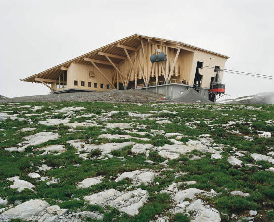 Architektur, 2015, Katalin De�r, Gipfelgeb�ude, Herzog & de Meuron, Ch�serrugg, Toggenburg Bergbahnen, Region, Ostschweiz, Bergpanoramen, Geo Magazin, Unterwasser, Restaurant, Bodensee, St Gallen, Z�rich, Transportlogistik, Alp Sellamatt, Topografie, Holzbau, Fichte, Christine Binswanger, Pierre de Meuron,