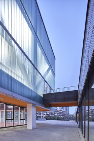 CSWADI; SanWaYao; community sports facility; Neubau; Sportkomplex;China Southwest Architectural Design and Research Institute; China; Chengdu; DongYuan; Sportzentrum; Rampe; Multifunktionshalle