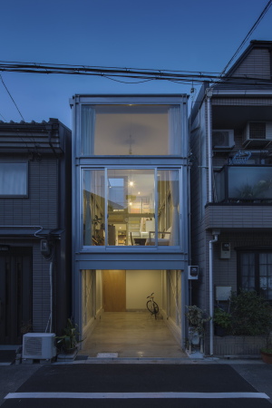 Minih�user, Architektur, Stadt, Tokio, Japan, 2014, 2015, Kleinod, small houses, japanese, architecture, smart, Einfamilienhaus, Kakko House, Neubau, Osaka city, Yoshihiro Yamamoto, Residence, Yoshihide Isomoto, Galvanized Steel Sheet, verzinkter Stahl, Stahlkonstruktion, Osaka Prefecture University, Kyoto Institute of Technology, narrow house, schmales Haus, durchl�ssig, luftig, leichte Konstruktion, Asahi-ku, Stadtteil, Hafenstadt, Metall, Glas, glass, Keishiro Yamada
