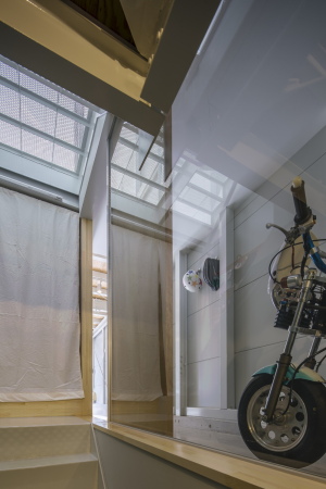 Minih�user, Architektur, Stadt, Tokio, Japan, 2014, 2015, Kleinod, small houses, japanese, architecture, smart, Einfamilienhaus, Kakko House, Neubau, Osaka city, Yoshihiro Yamamoto, Residence, Yoshihide Isomoto, Galvanized Steel Sheet, verzinkter Stahl, Stahlkonstruktion, Osaka Prefecture University, Kyoto Institute of Technology, narrow house, schmales Haus, durchl�ssig, luftig, leichte Konstruktion, Asahi-ku, Stadtteil, Hafenstadt, Metall, Glas, glass, Keishiro Yamada