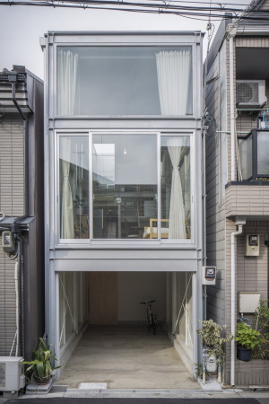 Minih�user, Architektur, Stadt, Tokio, Japan, 2014, 2015, Kleinod, small houses, japanese, architecture, smart, Einfamilienhaus, Kakko House, Neubau, Osaka city, Yoshihiro Yamamoto, Residence, Yoshihide Isomoto, Galvanized Steel Sheet, verzinkter Stahl, Stahlkonstruktion, Osaka Prefecture University, Kyoto Institute of Technology, narrow house, schmales Haus, durchl�ssig, luftig, leichte Konstruktion, Asahi-ku, Stadtteil, Hafenstadt, Metall, Glas, glass, Keishiro Yamada