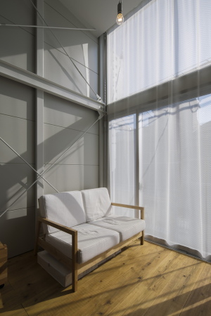 Minih�user, Architektur, Stadt, Tokio, Japan, 2014, 2015, Kleinod, small houses, japanese, architecture, smart, Einfamilienhaus, Kakko House, Neubau, Osaka city, Yoshihiro Yamamoto, Residence, Yoshihide Isomoto, Galvanized Steel Sheet, verzinkter Stahl, Stahlkonstruktion, Osaka Prefecture University, Kyoto Institute of Technology, narrow house, schmales Haus, durchl�ssig, luftig, leichte Konstruktion, Asahi-ku, Stadtteil, Hafenstadt, Metall, Glas, glass, Keishiro Yamada
