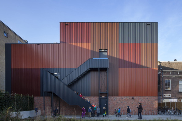 Fassade, facade, Brick, Backstein, Sporthalle, sportscentre, tradtional building materials, traditionelle Baumaterialien, Monolith, monolith, opak, opaque