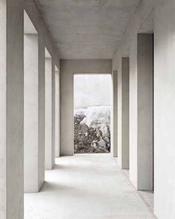 Nacka, Sweden, Schweden, Wohnungsbau, Haus, Villa,  Skuru, Hermansson, Hiller, Lundberg, Stockholm, wei, hell, klassizistisch, classic, classicism, new building, 2015, Sulen, Columns, shadows, plateau, Meer, Ferienhaus, seaside, pavillion, Monolith, monolithisch, tectonics, tektonisch, Mikael Olsson