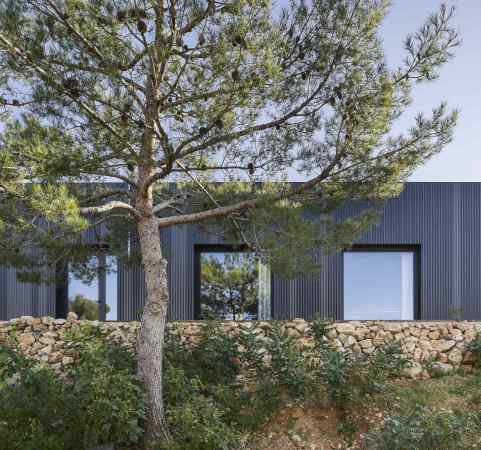 PAN, Marseille, Sandwichplatten, Holz, Metall, Beton, Laubengang, Holzlatten, Stahltrger, steel, sandwich panels, wood, metal, concrete, access balcony, Ecole superieure d'architecture