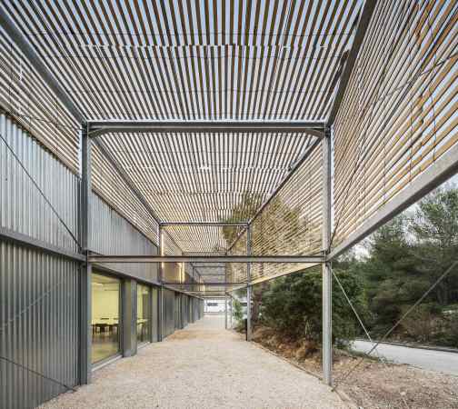 PAN, Marseille, Sandwichplatten, Holz, Metall, Beton, Laubengang, Holzlatten, Stahltrger, steel, sandwich panels, wood, metal, concrete, access balcony, Ecole superieure d'architecture