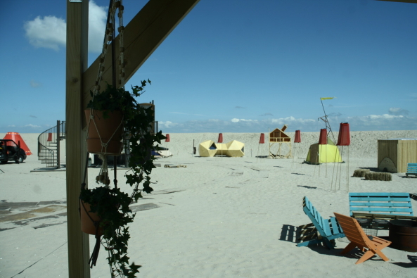 Amsterdam, camping, urban, Annette van Driel, Francis Nijenhuis, DS, landscape architects, studio plots, ijburg, temporr, kunst, bernachtung, urlaub, centrumeiland, niederlande, holland, strand, objekte, architekurobjekte
