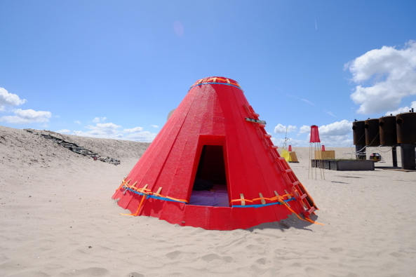 Amsterdam, camping, urban, Annette van Driel, Francis Nijenhuis, DS, landscape architects, studio plots, ijburg, temporr, kunst, bernachtung, urlaub, centrumeiland, niederlande, holland, strand, objekte, architekurobjekte