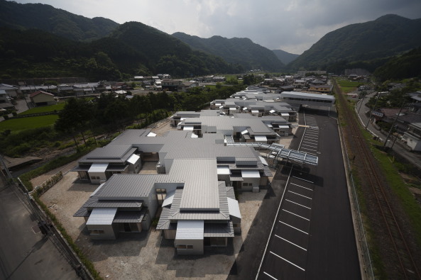 altenheim, japan, tojo, hiroshima, neubau, cluster, nachbarschaft, susumu uno, met architects, hiroshi ueda, holz, sperrholz, flexibel