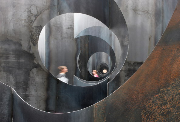 Stahl, steel, Genk, Belgium, C.Mine, Pieterjan Gijs, Arnout van Vaerenbergh, Labyrint, labyrinth, art installation, Kunstinstallation