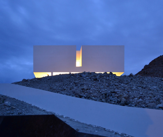 Estudio JFGS; Jose Fransisco Garcia Sanchez; Gallarda House; Almeria; Andalusien; Ferienhaus; Spanien; Luigi Figini; Pilotis; Pool; Las Negras; Le Corbusier; Schwebende Box