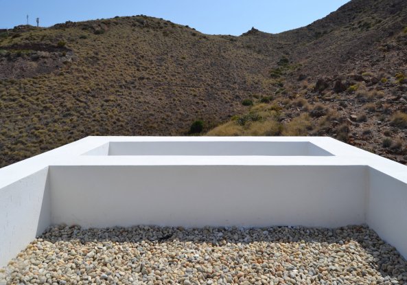 Estudio JFGS; Jose Fransisco Garcia Sanchez; Gallarda House; Almeria; Andalusien; Ferienhaus; Spanien; Luigi Figini; Pilotis; Pool; Las Negras; Le Corbusier; Schwebende Box