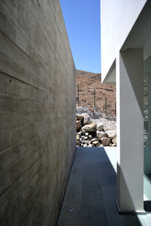 Estudio JFGS; Jose Fransisco Garcia Sanchez; Gallarda House; Almeria; Andalusien; Ferienhaus; Spanien; Luigi Figini; Pilotis; Pool; Las Negras; Le Corbusier; Schwebende Box