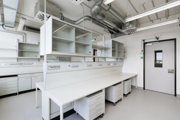 Forschung, Universitt, Lochfassade, Fassade, Labor, Experimente, Versuchsanordnungen, Campus, Greifswald, Botanik, Zoologie, Form follows function, Funktionsbau, Chemie