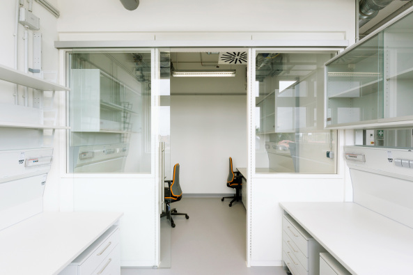 Forschung, Universitt, Lochfassade, Fassade, Labor, Experimente, Versuchsanordnungen, Campus, Greifswald, Botanik, Zoologie, Form follows function, Funktionsbau, Chemie