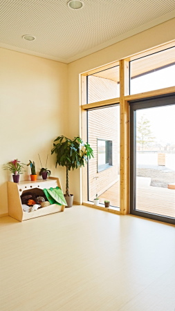 Kita, N�rnberg, Kindergarten, Kindertagesst�tte, Umbau, Neubau, Umnutzung, Parkhaus, Parkdeck, parking, remodeling, redesign, renovation, kids, Nuremberg, conversion, parking garage, on top, Dach, Autos, Beton, Siebziger, S�dstadt, Musikhaus Klier, Erdgeschoss, Klaudia Schreiner, Bayerisches Roten Kreuz, querw�rts Fotodesign, Andreas Klier, 2015, Fertigstellung, Wolke 10