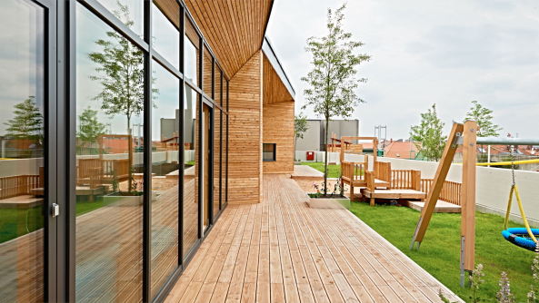 Kita, Nrnberg, Kindergarten, Kindertagessttte, Umbau, Neubau, Umnutzung, Parkhaus, Parkdeck, parking, remodeling, redesign, renovation, kids, Nuremberg, conversion, parking garage, on top, Dach, Autos, Beton, Siebziger, Sdstadt, Musikhaus Klier, Erdgeschoss, Klaudia Schreiner, Bayerisches Roten Kreuz, querwrts Fotodesign, Andreas Klier, 2015, Fertigstellung, Wolke 10