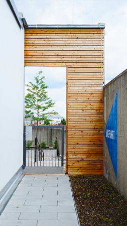 Kita, Nrnberg, Kindergarten, Kindertagessttte, Umbau, Neubau, Umnutzung, Parkhaus, Parkdeck, parking, remodeling, redesign, renovation, kids, Nuremberg, conversion, parking garage, on top, Dach, Autos, Beton, Siebziger, Sdstadt, Musikhaus Klier, Erdgeschoss, Klaudia Schreiner, Bayerisches Roten Kreuz, querwrts Fotodesign, Andreas Klier, 2015, Fertigstellung, Wolke 10