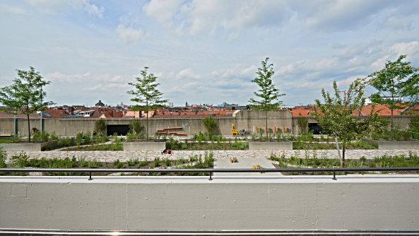 Kita, N�rnberg, Kindergarten, Kindertagesst�tte, Umbau, Neubau, Umnutzung, Parkhaus, Parkdeck, parking, remodeling, redesign, renovation, kids, Nuremberg, conversion, parking garage, on top, Dach, Autos, Beton, Siebziger, S�dstadt, Musikhaus Klier, Erdgeschoss, Klaudia Schreiner, Bayerisches Roten Kreuz, querw�rts Fotodesign, Andreas Klier, 2015, Fertigstellung, Wolke 10