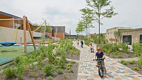 Kita, N�rnberg, Kindergarten, Kindertagesst�tte, Umbau, Neubau, Umnutzung, Parkhaus, Parkdeck, parking, remodeling, redesign, renovation, kids, Nuremberg, conversion, parking garage, on top, Dach, Autos, Beton, Siebziger, S�dstadt, Musikhaus Klier, Erdgeschoss, Klaudia Schreiner, Bayerisches Roten Kreuz, querw�rts Fotodesign, Andreas Klier, 2015, Fertigstellung, Wolke 10