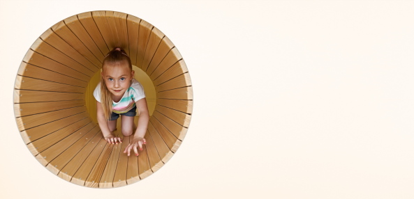 Kita, N�rnberg, Kindergarten, Kindertagesst�tte, Umbau, Neubau, Umnutzung, Parkhaus, Parkdeck, parking, remodeling, redesign, renovation, kids, Nuremberg, conversion, parking garage, on top, Dach, Autos, Beton, Siebziger, S�dstadt, Musikhaus Klier, Erdgeschoss, Klaudia Schreiner, Bayerisches Roten Kreuz, querw�rts Fotodesign, Andreas Klier, 2015, Fertigstellung, Wolke 10