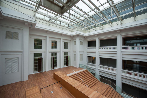 national gallery singapore, nationalgalerie, singapur, studio milou, paris, singapore, bauen im bestand, umbau, denkmal, kolonialarchitektur, kolonialviertel, kunst, galerie,  CPG, consultants, gold, decke, aufstockung