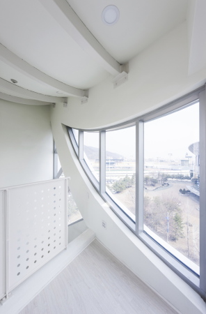Wohungsbau, house, korea, Korea, Seoul, Archi Fiore, HyoMan Kim, IROJE KHM Architects, Sergio Pirrone, Gyeonggi-do, Restauran, Shop, Bro, Wohnen, Expressionismus, expresionistisch, expressive, Hinrich Baller, Inken Baller, Neubau, 2015, korean architecture, Stadthaus, Balkone, Terrassen,